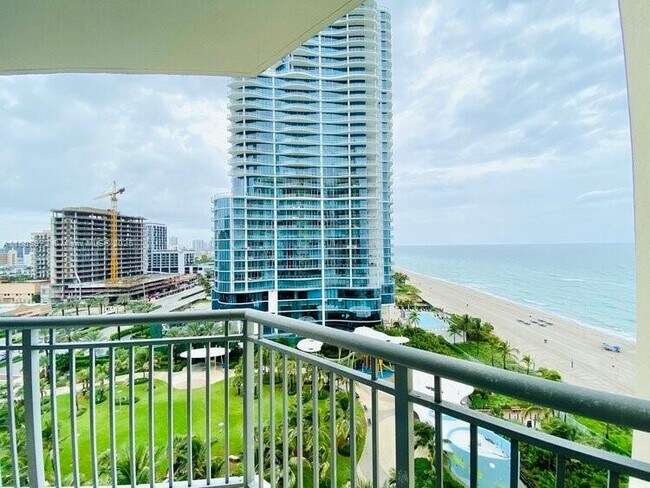 Building Photo - 17375 Collins Ave