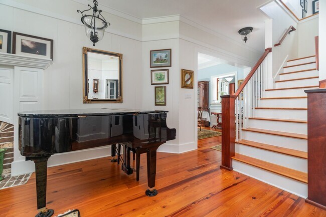 Building Photo - Beautiful home in Oriental with an amazing...