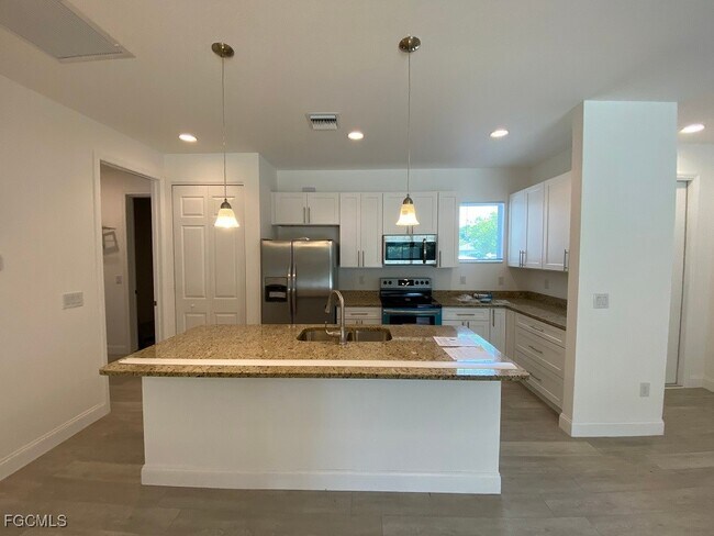 Foto del edificio - 3423 SW 6th Pl