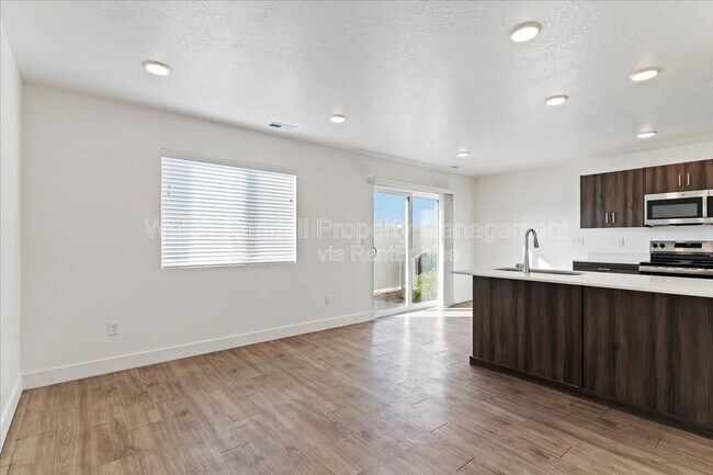 Building Photo - 1177 Shady Brook Ln S