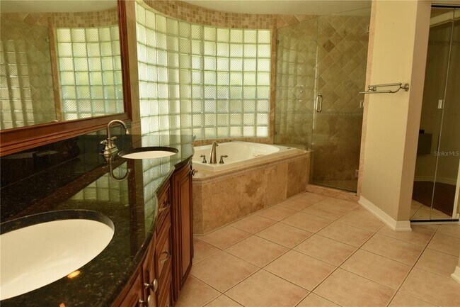 Foto del edificio - 816 Sandringham Ln