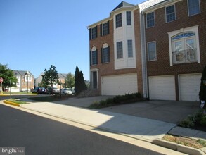 Building Photo - 12005 Kemps Landing Cir