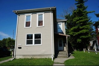 Building Photo - 2532 S Hanna St