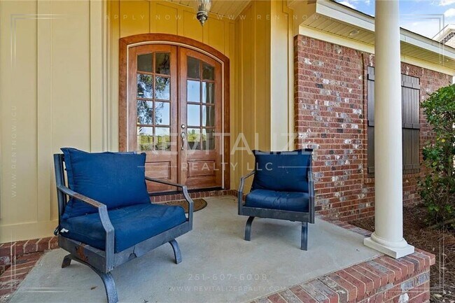 Building Photo - Charming 4 Bedroom/2.5 Bathroom in Fairhope!