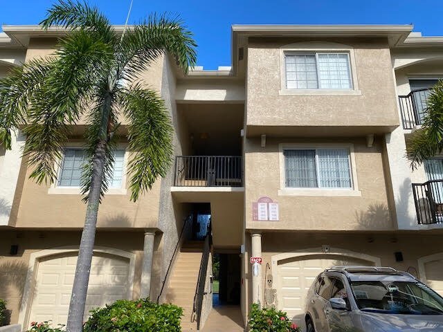 Building Photo - 1700 Crestwood Ct S