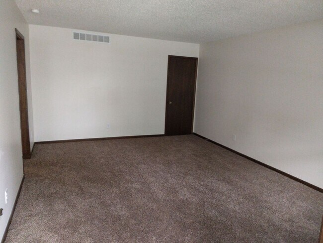 Building Photo - 2300/2302 PVE