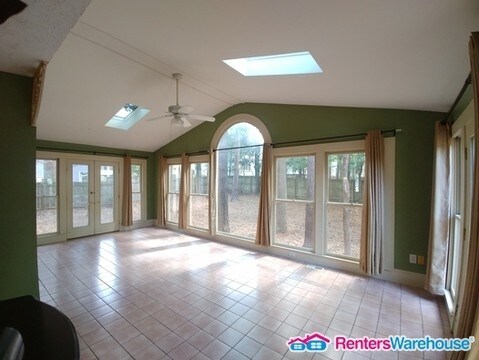 Building Photo - 891 Providence Dr