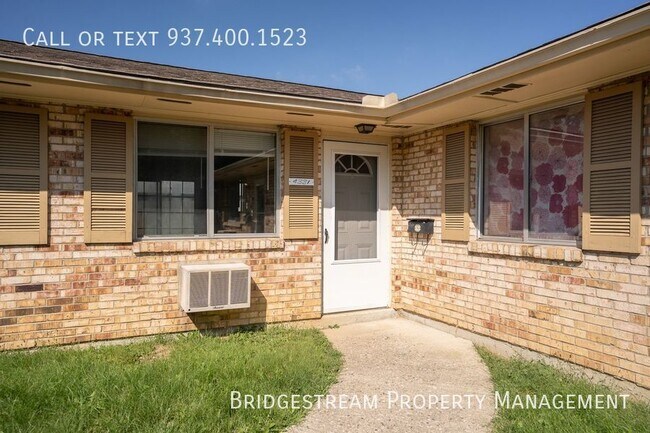 Building Photo - **MOVE IN SPECIAL** Cozy 2 bedroom, 1 bath...