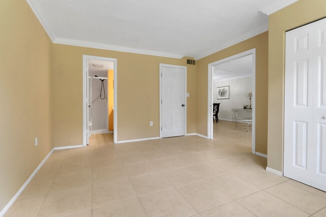 Building Photo - 501 Forest Lakes Dr