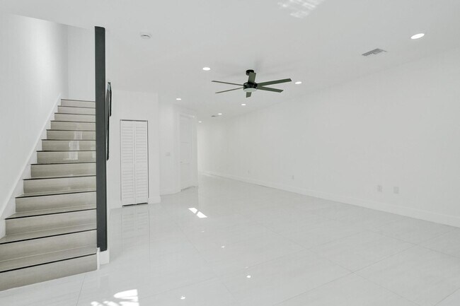 Building Photo - 1213 W Las Olas Blvd