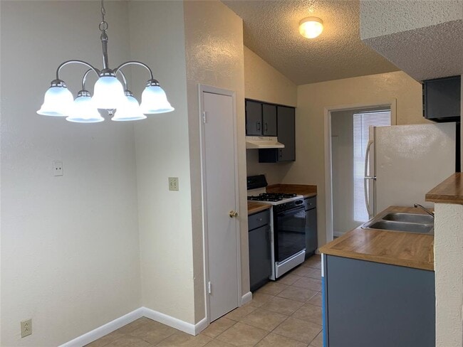 Building Photo - 10447 Doc Holliday Trail