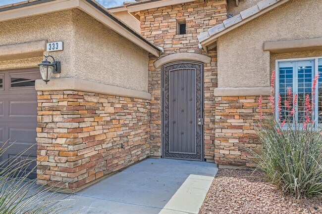 Building Photo - Gorgeous 5 bd, 3 1/2 bath, 3 car in gated community with strip and mountain views!