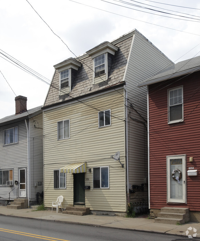 Building Photo - 1856 Main St