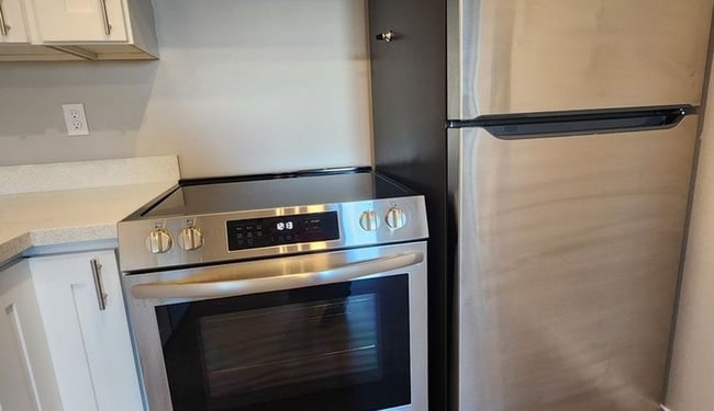 Building Photo - *** 2nd month FREE!!!  Rent Special***Newly Remodeled Tacoma Gem - Modern Comfort and Style in a ...