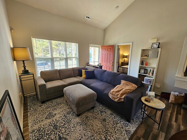 Building Photo - 10887 Holly Ridge Blvd