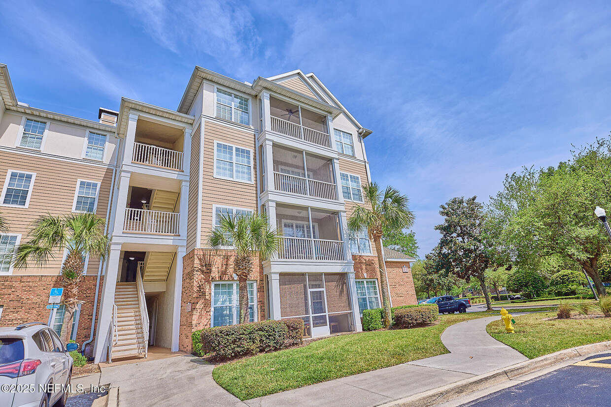 Foto principal - 11251 Campfield Dr