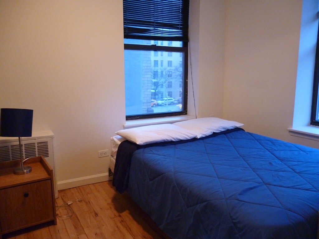 Foto del edificio - 150 Manhattan Ave