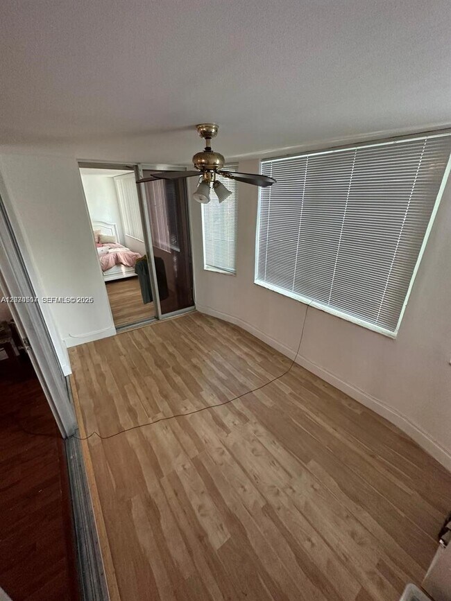 Foto del edificio - 1680 NE 191st St