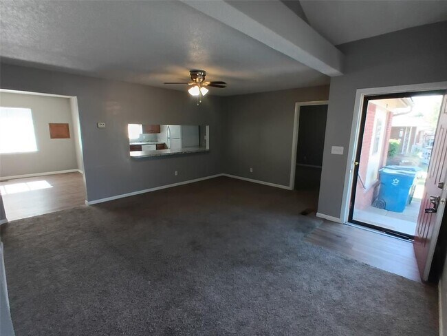 Building Photo - 212 W Rose Dr