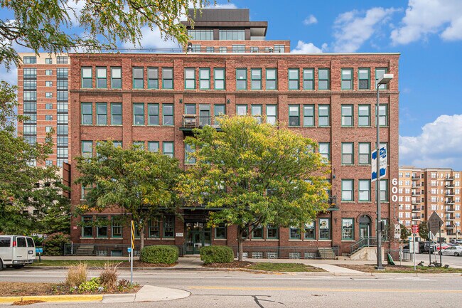 Building Photo - 600 Monroe Ave NW