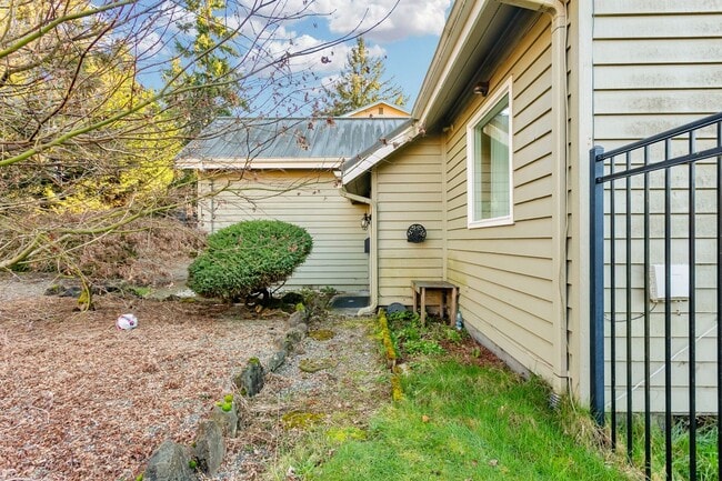 Building Photo - Spacious Tacoma Home for Rent – Available Now!