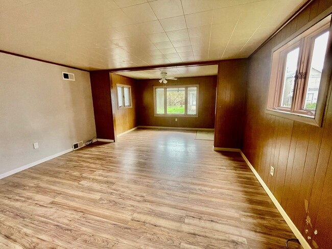 Foto del edificio - 2 Bed 2 Bath- Beaver Falls PA