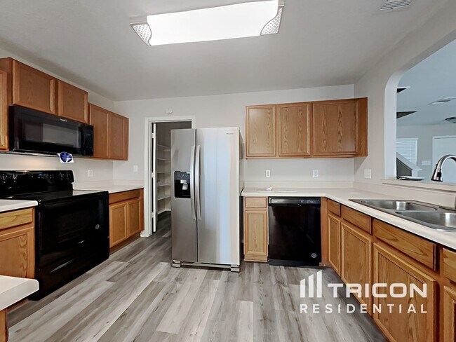 Building Photo - 8614 Sierra Springs Converse TX