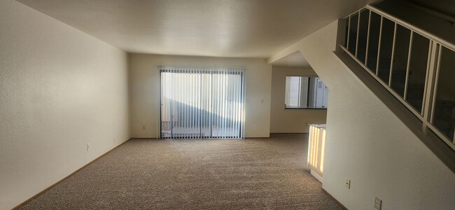 Building Photo - 3 Bedroom 2.5 Bathroom Townhome Across fro...