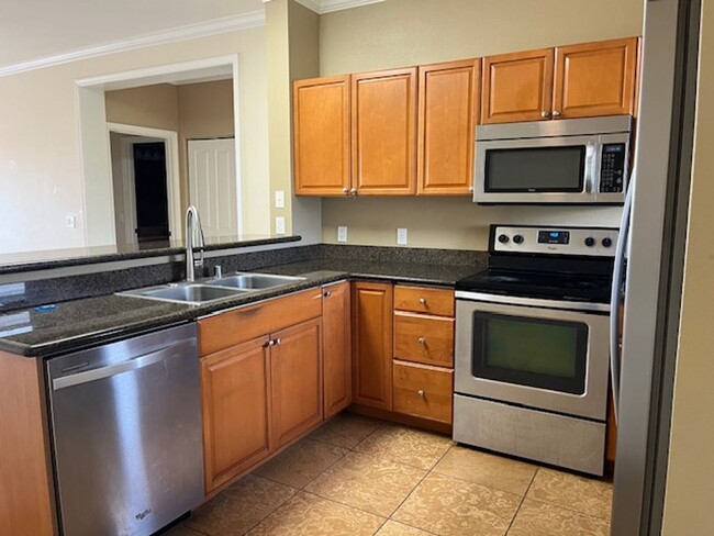 Building Photo - Terrific 2 bedroom Condo