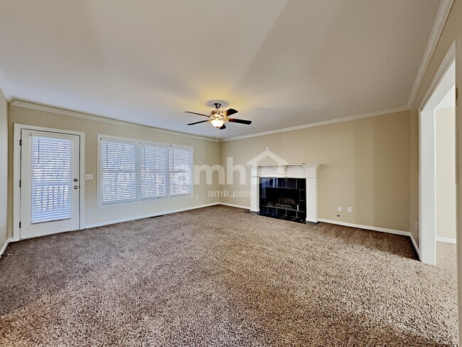 Foto del edificio - 708 Braidwood Ridge NW