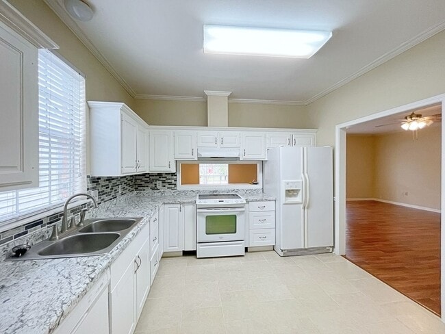 Building Photo - 3 Bedroom House In Shenandoah North