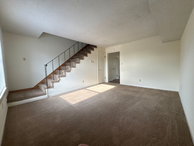 Building Photo - Spacious & Updated Duplex in a Convenient Lebanon Location!