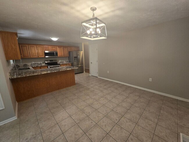 Building Photo - 3910 Sarasota Dr