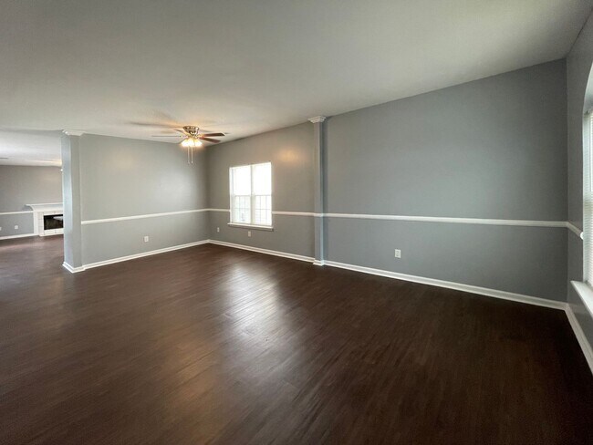 Building Photo - Lovely Single Family House with New Flooring & Paint! 2-Car Garage