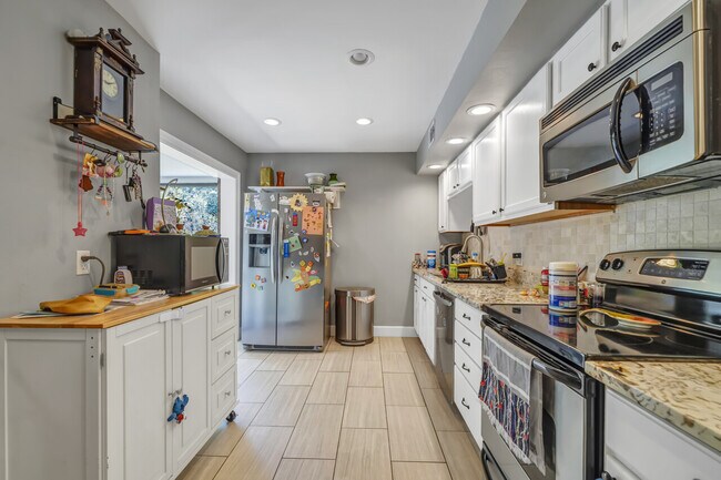 Building Photo - 613 Caribbean Way