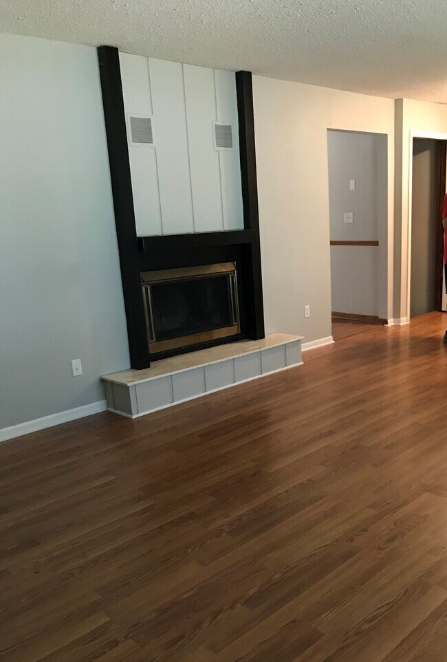 Building Photo - 4733 Apple Tree Ln