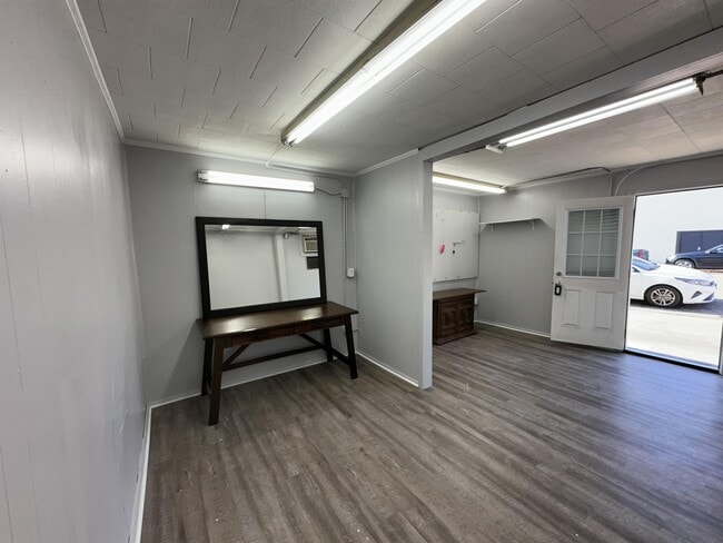 Building Photo - 210 Olive St