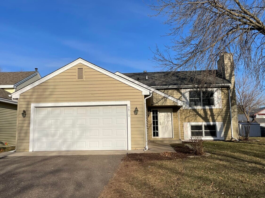 3873 Hale Ave N House Rental in Oakdale, MN