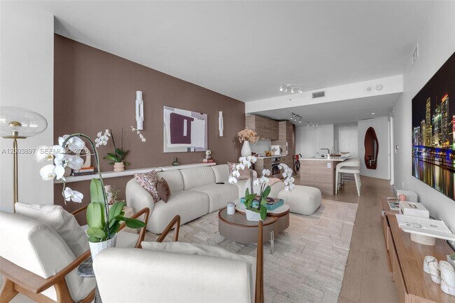 Foto del edificio - 650 NE 32nd St