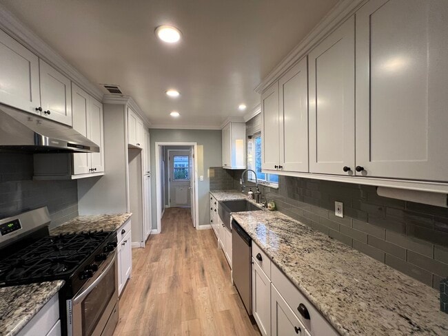 Foto del edificio - 576 Geneva Ave