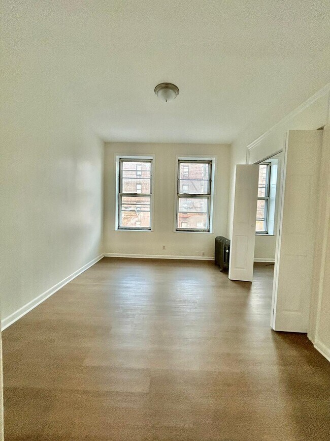 Building Photo - 2476 84th St