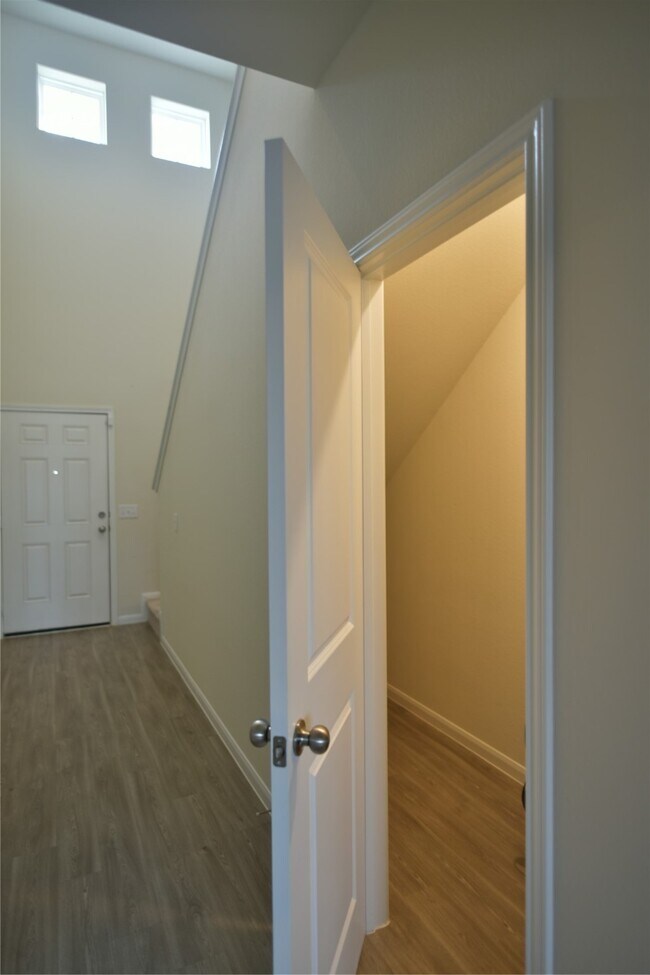Foto del edificio - 16322 Dutton Clover Dr