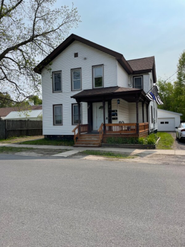 Primary Photo - 421 Hamilton St
