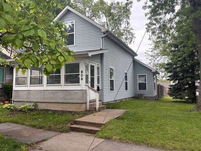 3 Bd 1.5 Bath Single Family Home - 3 Bd 1.5 Bath Single Family Home