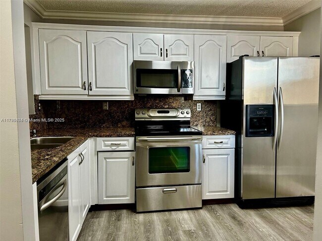 Foto del edificio - 15711 SW 137th Ave