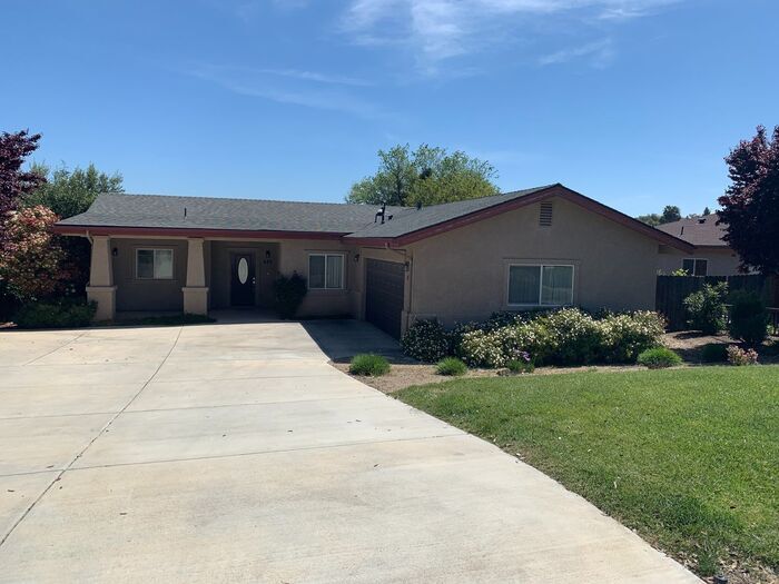 Primary Photo - 425 Montebello Oaks Dr