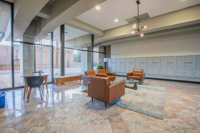 Building Photo - Amazing Studio Condo Unit in Southwest Wat...