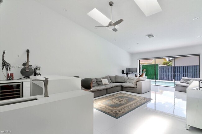 Foto del edificio - 3 br, 2 bath House - 270 SE 7th St # 0