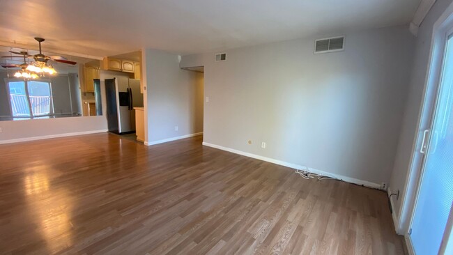Foto del edificio - Spacious 2 Bed 1.5 Bath Condo in Hamden South