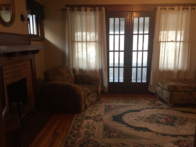 Living room - 2624 Chestnut St